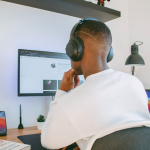 man focusing on laptop using pomodoro technique