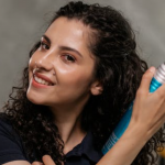 girl using diy dry shampoo