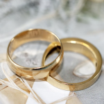 Women donated her wedding rings at goodwill