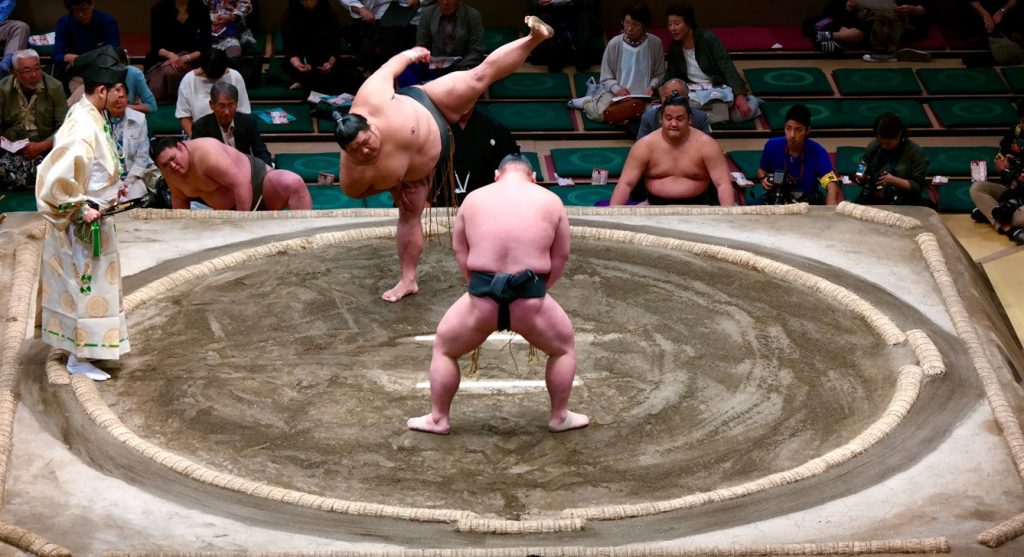 Sumo wrestlers' Aircraft weight limits