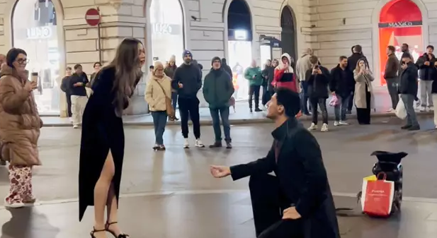 Tourist marriage proposal fail