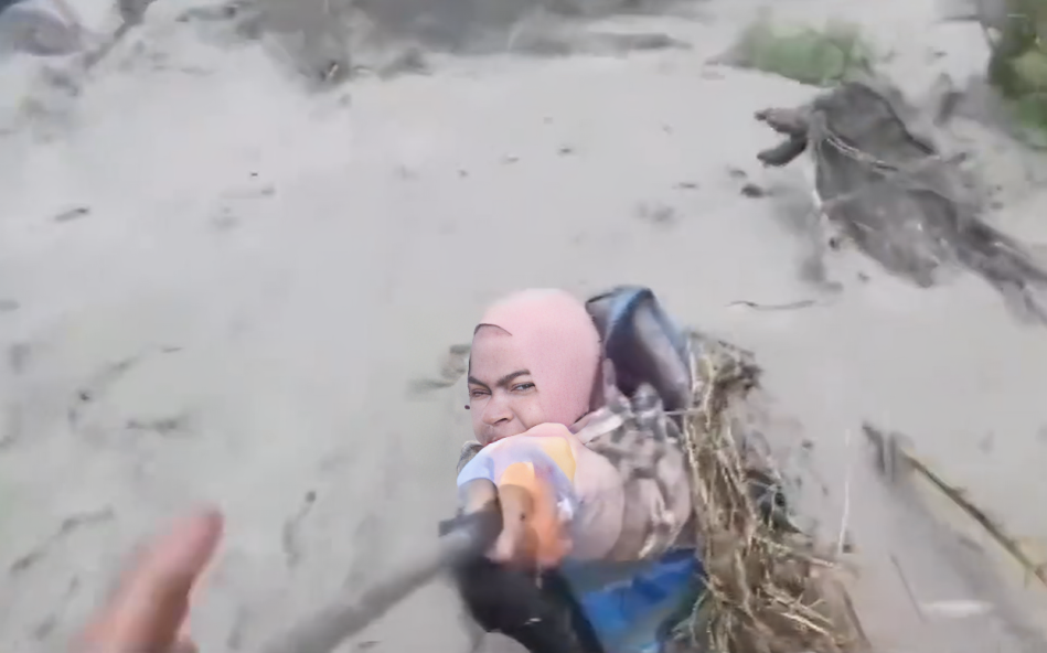 woman films tsunami selfie