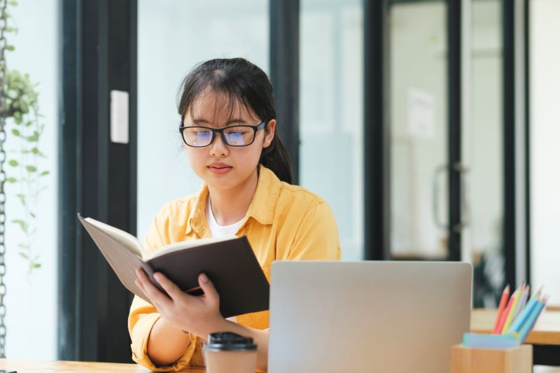 Students file lawsuit 90 seconds after bell rang early