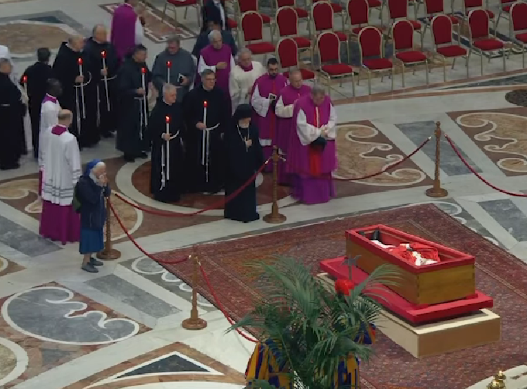 Nun Breaks Protocol at Pope Francis’ Funeral