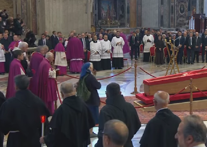 Nun Breaks Protocol at Pope Francis’ Funeral