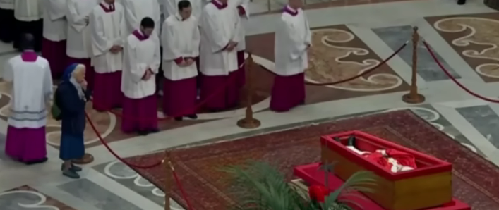Nun Breaks Protocol at Pope Francis’ Funeral