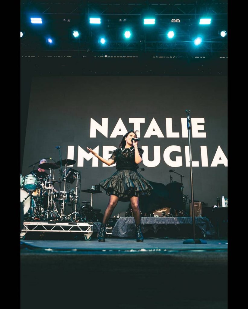 Natalie Imbruglia was defended by fans after online criticism targeted her recent performance