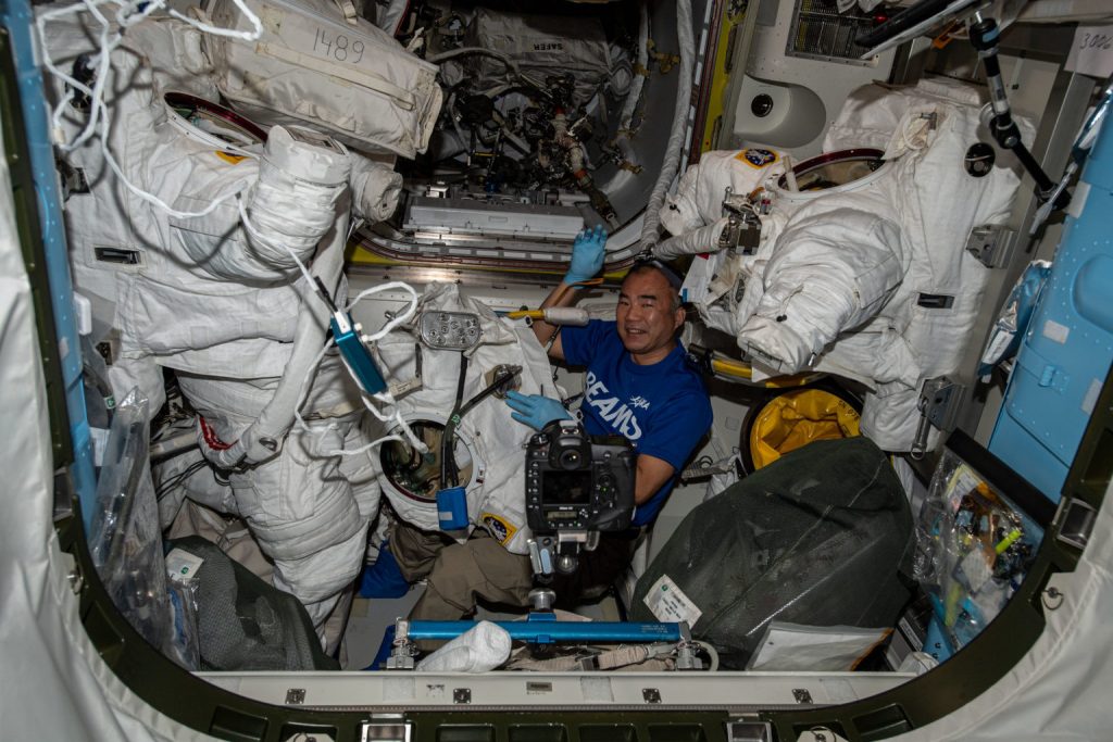 How astronaut clothes are managed on the ISS without laundry facilities