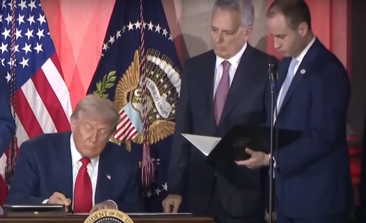 Trump Signs Executive Order on Homelessness, Critics Call It ‘Dangerous’