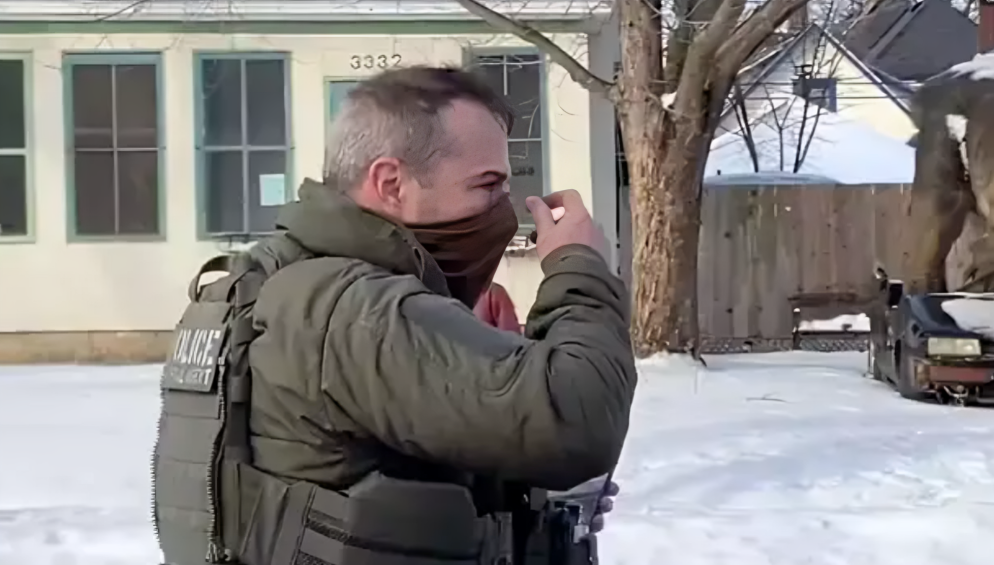 jonathan ross ice agent